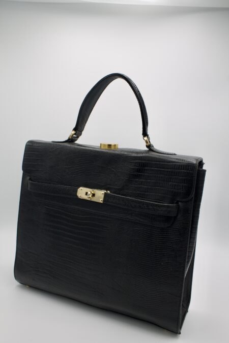 Borsa Bussola nera dal taglio classico