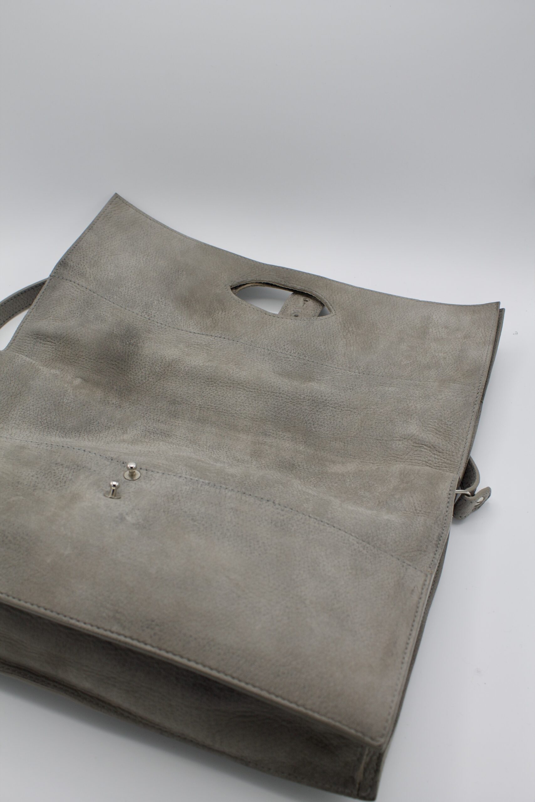 Borsa Old England grigia e marrone - taglio particolare - immagine 4